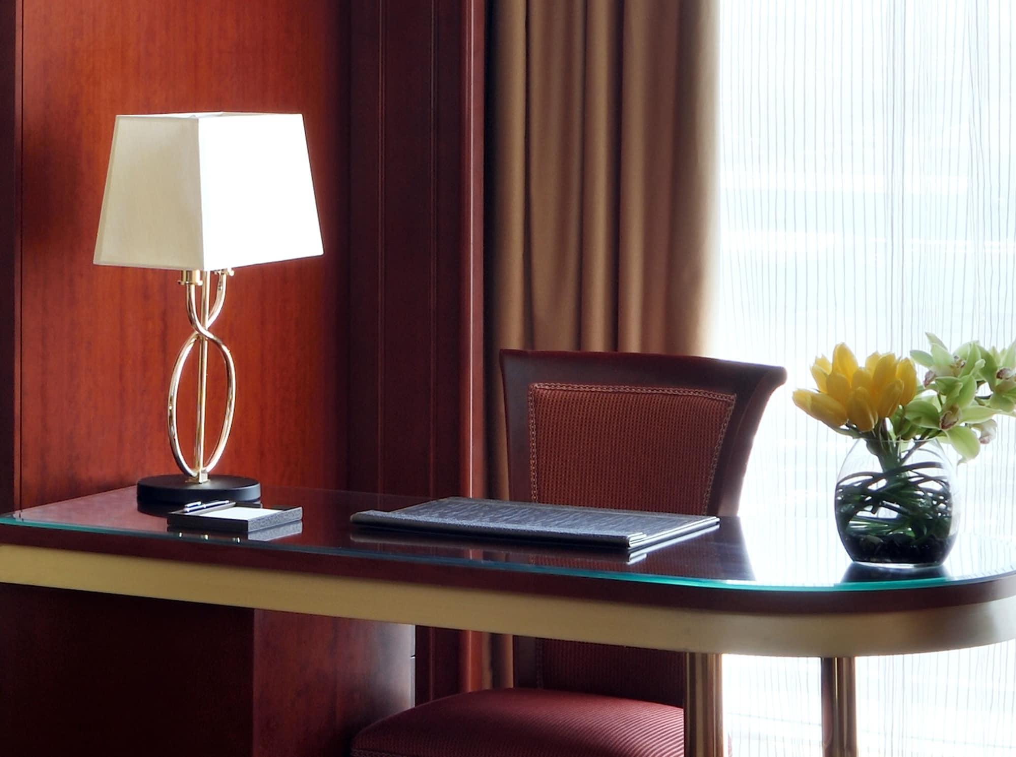 فندق موڤنبيك سيتي ستار جدة المظهر الخارجي الصورة A table lamp