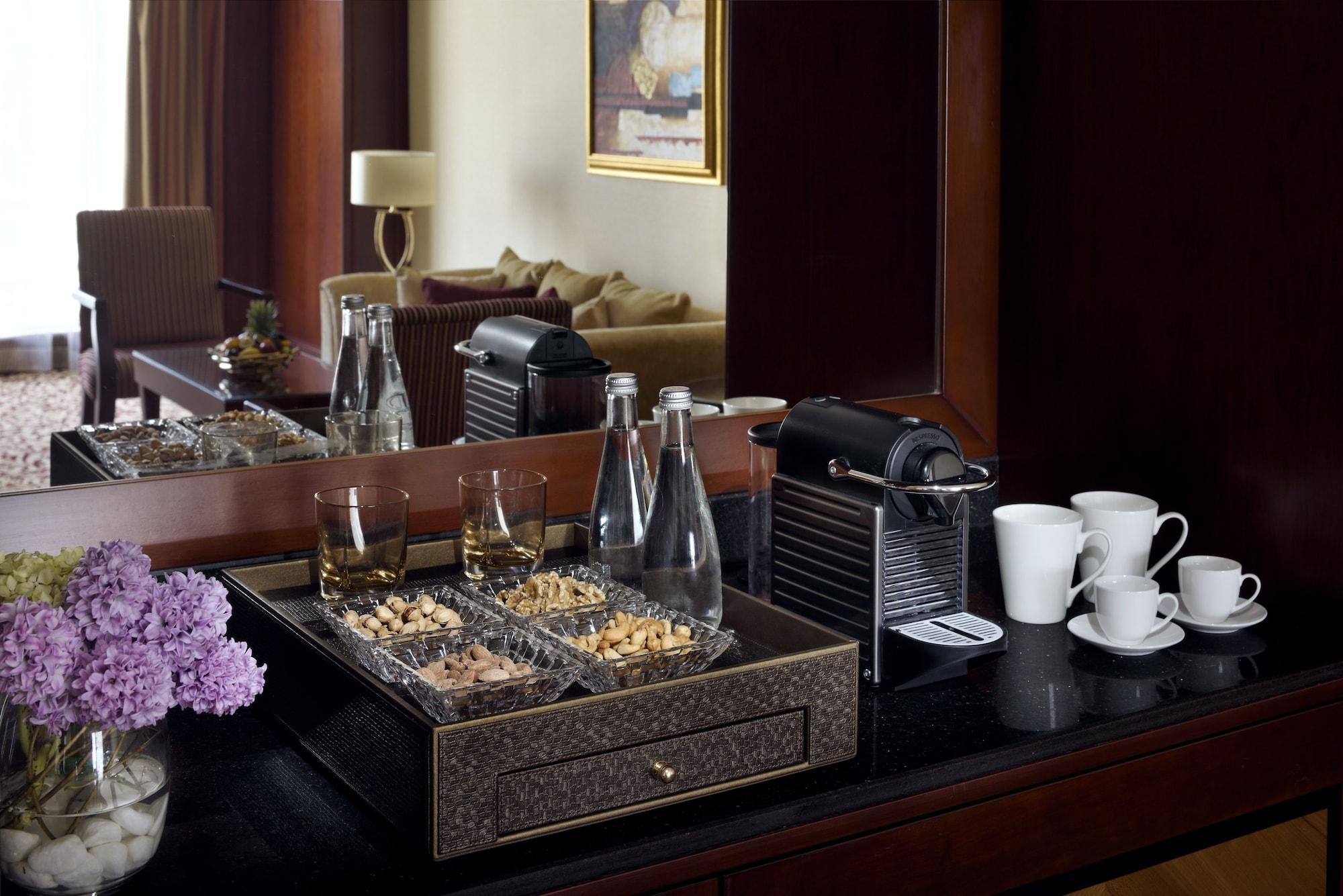 فندق موڤنبيك سيتي ستار جدة المظهر الخارجي الصورة A Nespresso machine in a hotel room