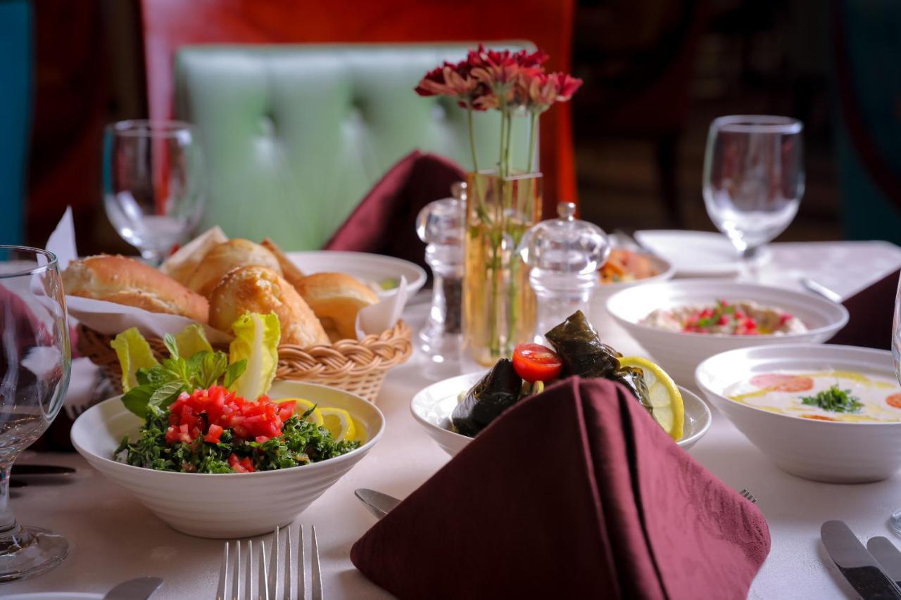 فندق موڤنبيك سيتي ستار جدة المظهر الخارجي الصورة A selection of Lebanese cuisine