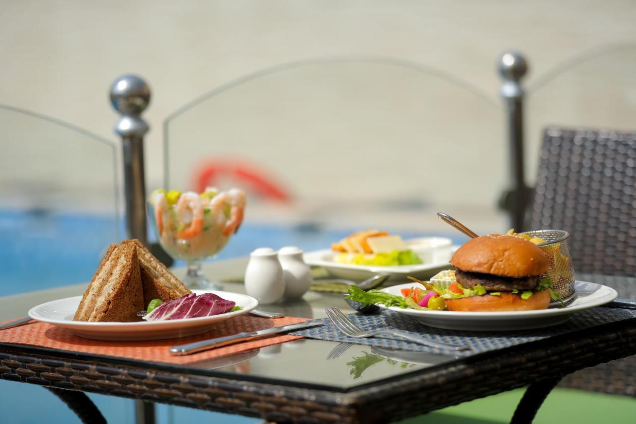 فندق موڤنبيك سيتي ستار جدة المظهر الخارجي الصورة A typical lunch at the hotel