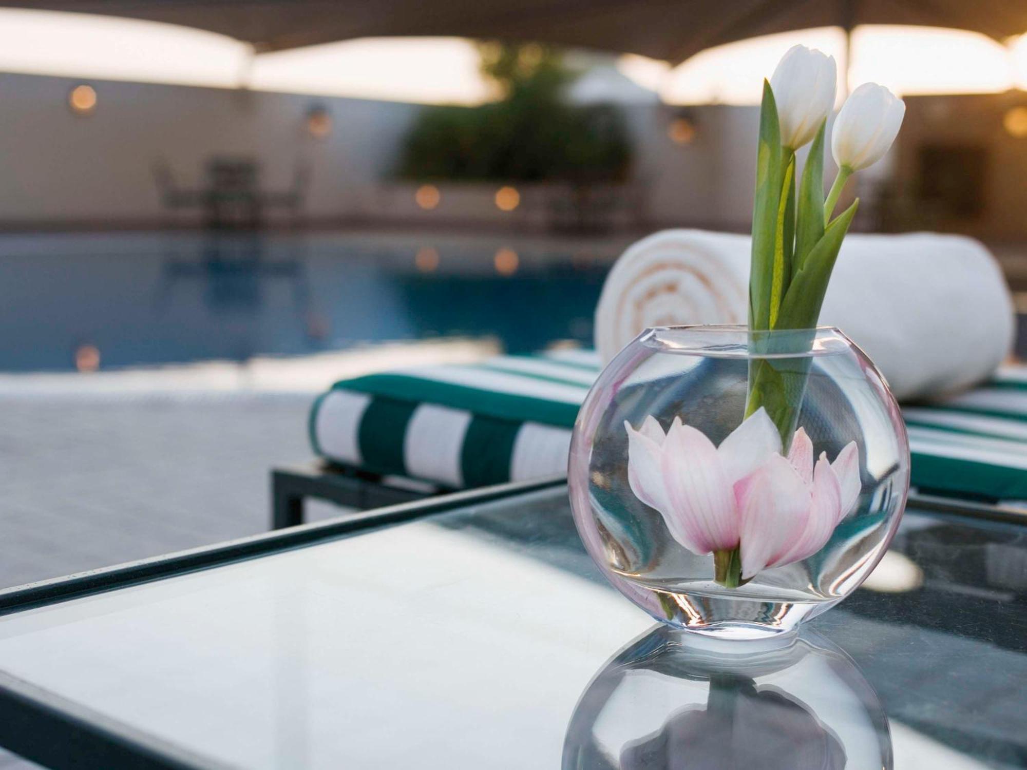 فندق موڤنبيك سيتي ستار جدة المظهر الخارجي الصورة The pool at the hotel